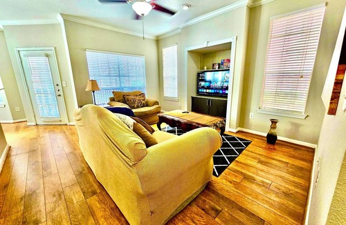 Woodlake - Briar Meadow Apartment | Convenience-Downtown-MedCtr-Entertainment-Westheimer-NRG