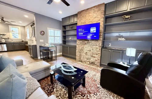 South Side Slopes House | Convenient 1 BR close southside