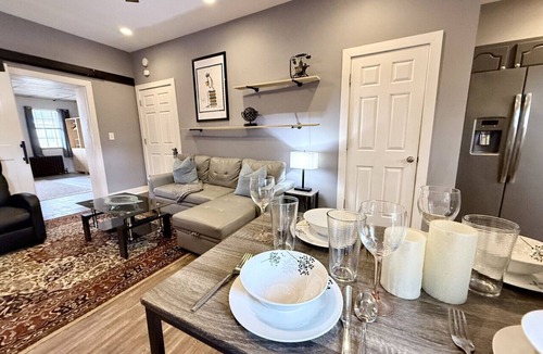 South Side Slopes House | Convenient 1 BR close southside