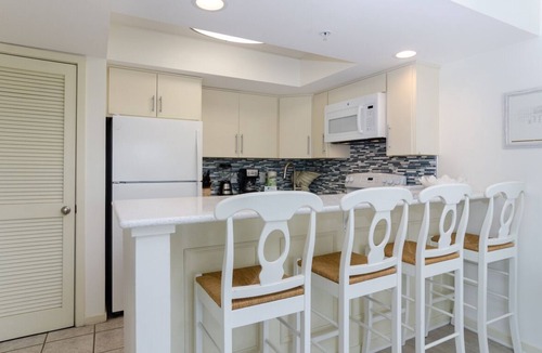 Wrightsville Beach Condo | Convenient 1BR Condo Steps from Johnnie Mercer’s