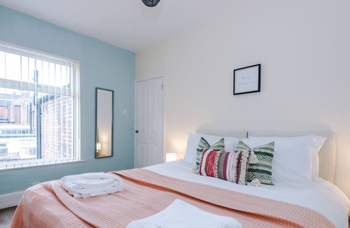 Chester House | Convenient 2 Bedroom Home With Parking