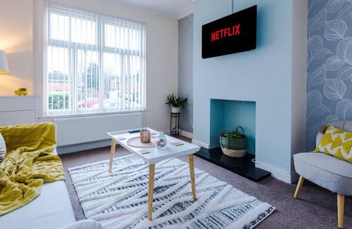 Chester House | Convenient 2 Bedroom Home With Parking