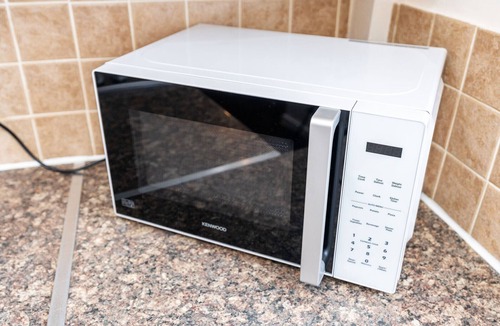 Hoole House | Convenient 2BR House with Great Transport Links