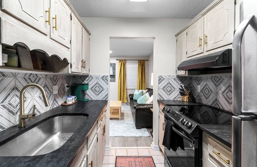 Hoover House | Convenient 3/2.5 Boho Bungalow