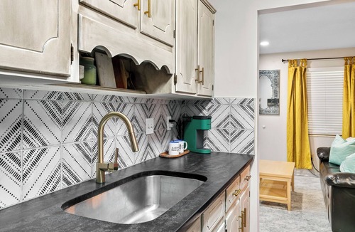 Hoover House | Convenient 3/2.5 Boho Bungalow