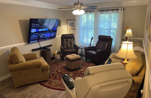 Athens Condo | Convenient 3 bed 2 bath condo near Memorial Park, Five-points, & UGA in Athens