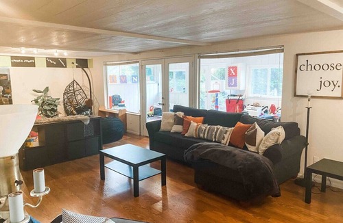 Bridle Trails Apartment | Convenient 3 Bed Apartment