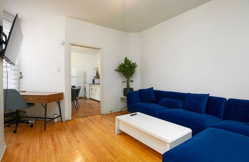 Mile End Apartment | Convenient 4BR in Mont-Royal’s Downtown
