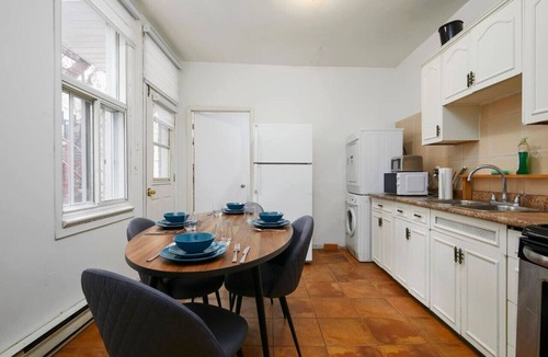 Mile End Apartment | Convenient 4BR in Mont-Royal’s Downtown