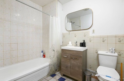 Mile End Apartment | Convenient 4BR in Mont-Royal’s Downtown