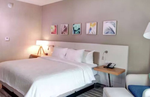 Wesley Chapel Hotel | Convenient Accommodation w/Free Parking, Pool