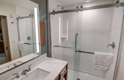 Wesley Chapel Hotel | Convenient Accommodation w/Free Parking, Pool