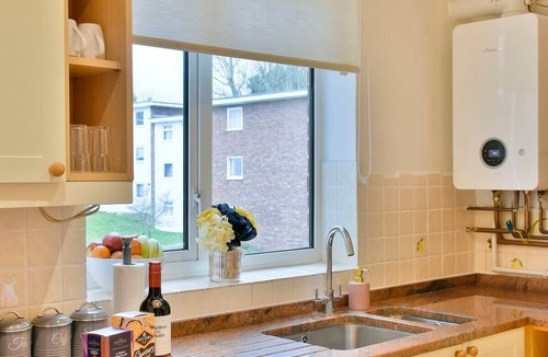 Earley Apartment | Convenient Accommodation near Reading University