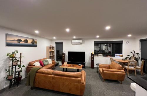 Waitara House | Convenient and comfortable Waitara