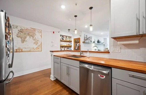 Fairmount House | Convenient Art Museum Apartment