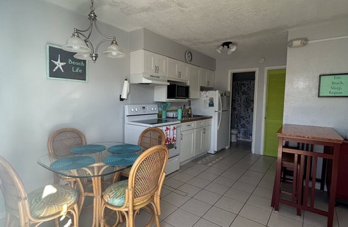 Little Venice House | Convenient central Marathon location, canal view.