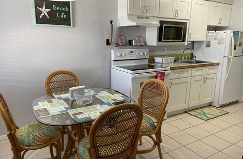 Little Venice House | Convenient central Marathon location, canal view.