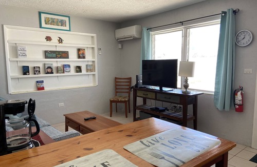 Little Venice House | Convenient central Marathon location, canal view.