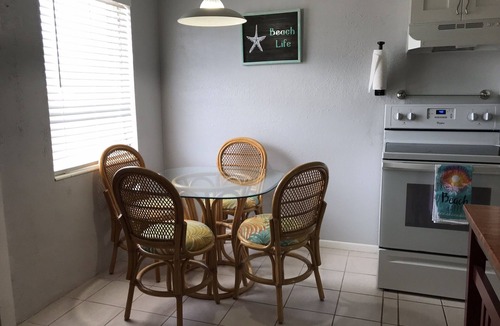 Little Venice House | Convenient central Marathon location, canal view.