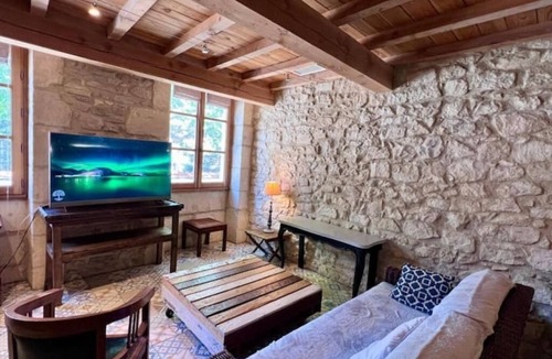 Quartier Administrations House | Convenient & central new duplex