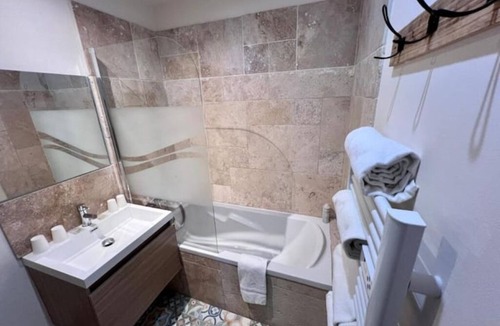 Quartier Administrations House | Convenient & central new duplex