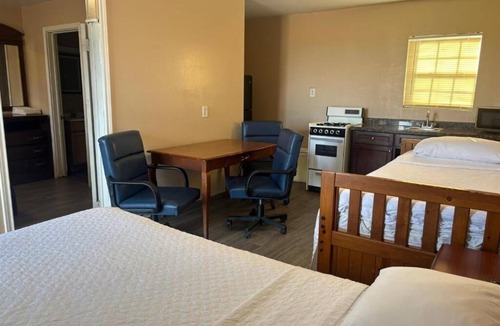 Flour Bluff Hotel | Convenient Coastal Texas Stop Near SPID | Easy Access to Beaches & Nature Areas
