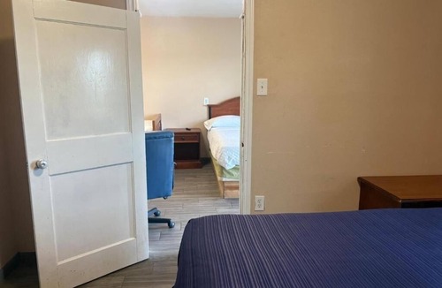 Flour Bluff Hotel | Convenient Coastal Texas Stop Near SPID | Easy Access to Beaches & Nature Areas