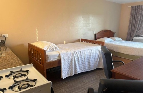 Flour Bluff Hotel | Convenient Coastal Texas Stop Near SPID | Easy Access to Beaches & Nature Areas