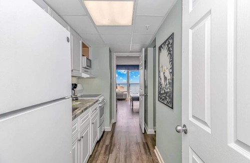 Myrtle Beach Condo | Convenient Coastal Bliss