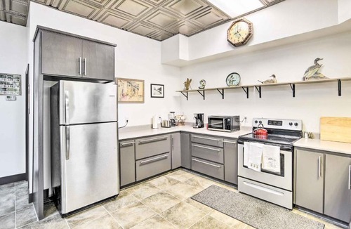 Colusa House | Convenient Colusa Townhome - Pet Friendly!