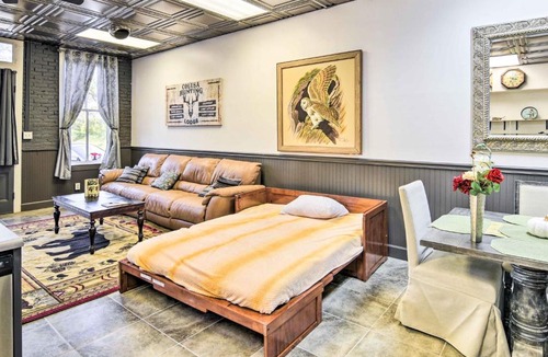 Colusa House | Convenient Colusa Townhome - Pet Friendly!