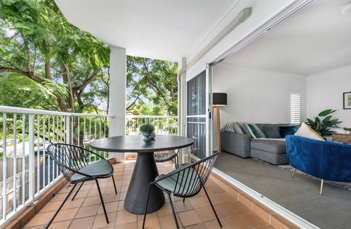 Indooroopilly Apartment | Convenient & Comfy! ~ 2Bed, 2Bath, 2Car, Balcony