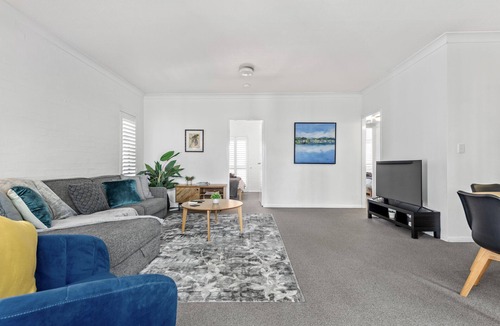 Indooroopilly Apartment | Convenient & Comfy! ~ 2Bed, 2Bath, 2Car, Balcony