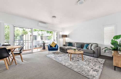 Indooroopilly Apartment | Convenient & Comfy! ~ 2Bed, 2Bath, 2Car, Balcony