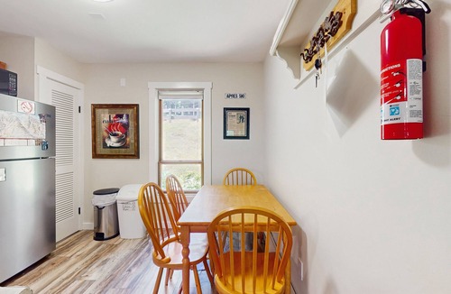 Warren Condo | Convenient condo, close to ski resort, free shuttle, fireplace, balcony, w/d
