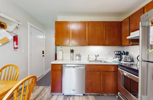 Warren Condo | Convenient condo, close to ski resort, free shuttle, fireplace, balcony, w/d