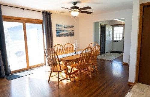 New Munster House | Convenient Countryside Oasis