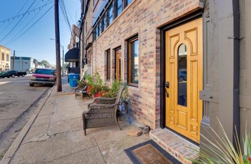 Marshall Apartment | Convenient Couples Retreat in Dtwn Marshall!