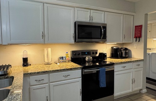 Hermitage House | Convenient, cozy home surrounded by trees, 6 miles to BNA, 13 miles to downtown.