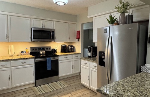 Hermitage House | Convenient, cozy home surrounded by trees, 6 miles to BNA, 13 miles to downtown.