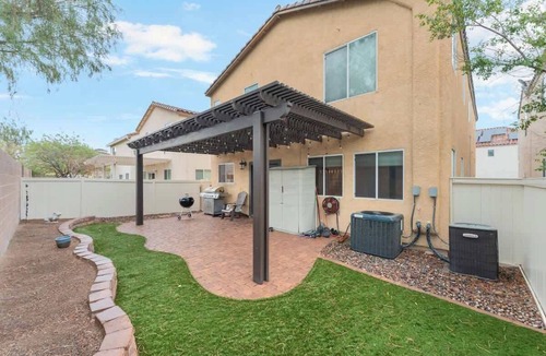 Centennial Hills House | Convenient & Cozy