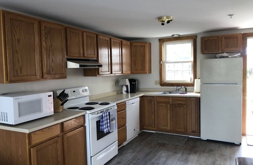 Boothbay Harbor Apartment | Convenient Downtown Location w/Harbor View