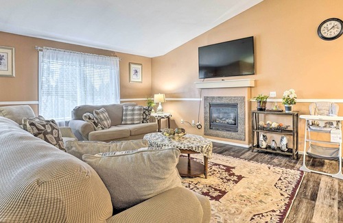 Everett House | Convenient Everett Home w/ Private Deck