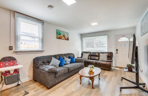 Glenarden House | Convenient Glenarden Home - 3 Mi to FedEx Field!