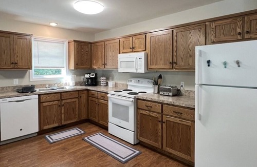 Farmville House | Convenient home close to downtown!