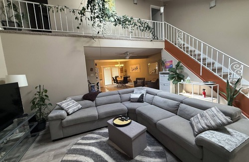 Applewood West House | Convenient location and clean home