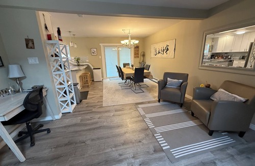 Applewood West House | Convenient location and clean home