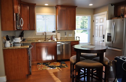 Milton Apartment | Convenient Location! Clean and Cozy. ❤