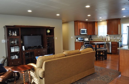 Milton Apartment | Convenient Location! Clean and Cozy. ❤