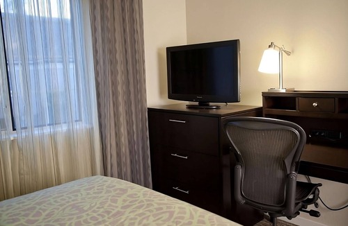 San Bruno Hotel | Convenient Location! Pets Allowed, Onsite Pool, Parking, Free Breakfast